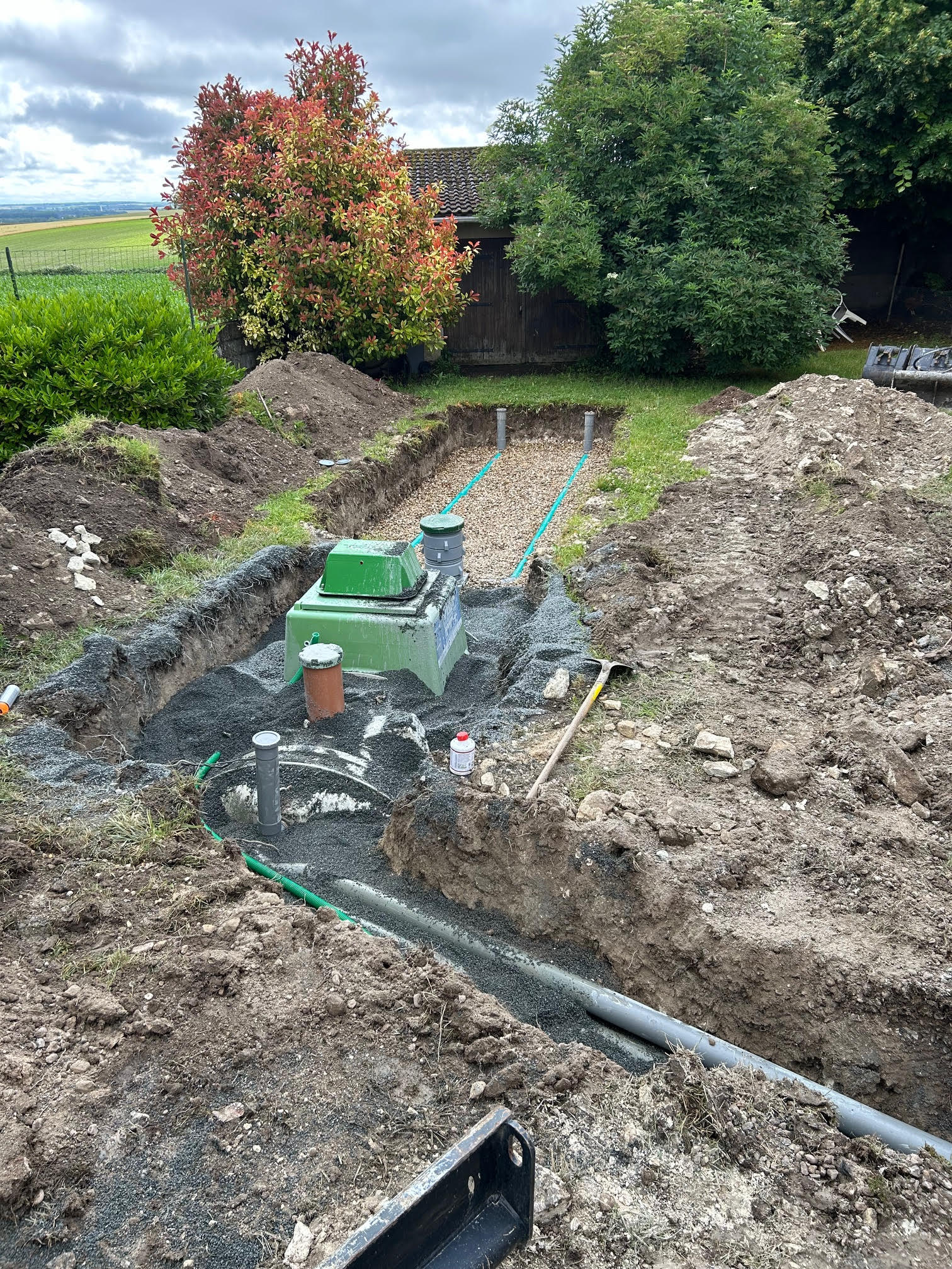 Tuyaux d'évacuation installés pour un système d'assainissement non collectif 